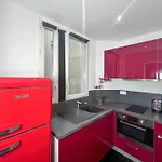 Welcoming Apartment Near Louvre Museum